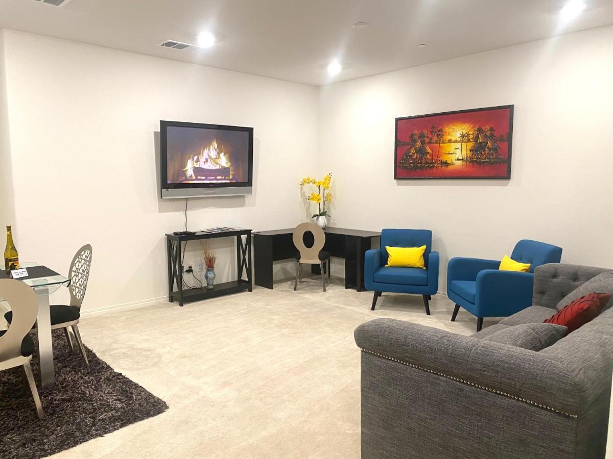 Private Lux Apartment In A New Community Fontana Exterior foto